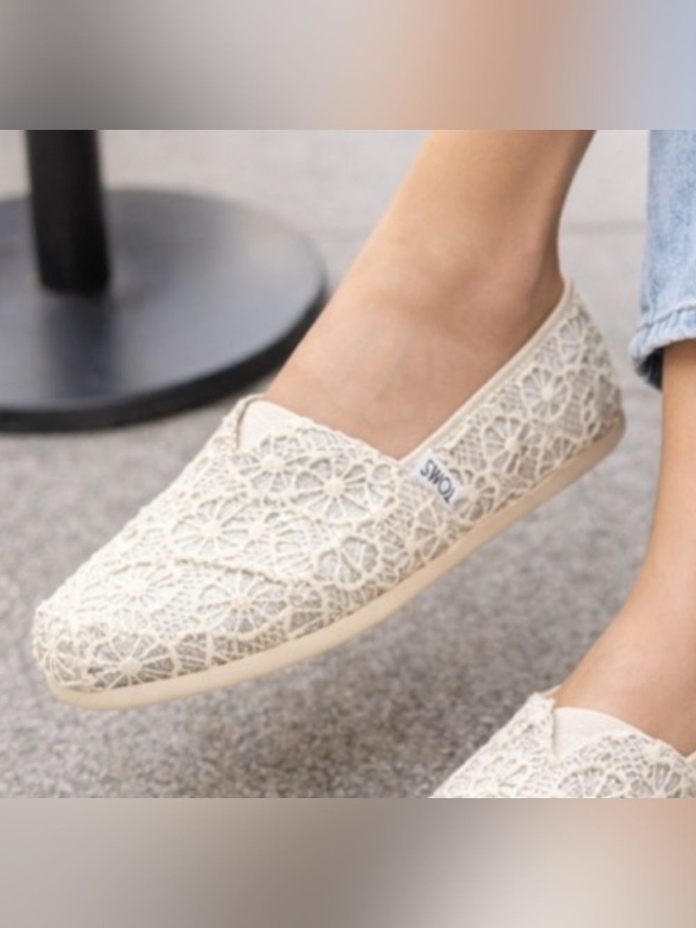 Sale! TOMS Lace Slip-On Flats Cream Silver Floral Casual Summer Shoes size7